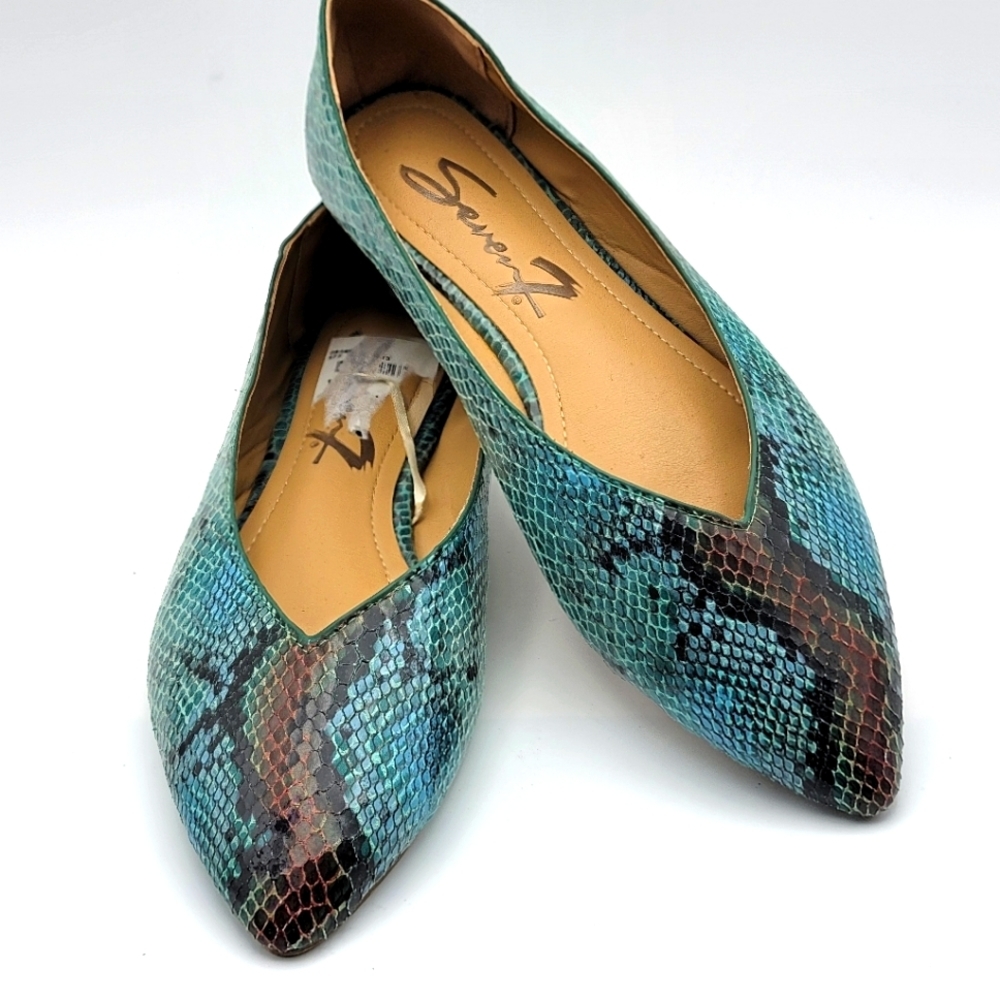 Like NEW Never Worn Flats‎ by Seven7. SIZE 10. S970